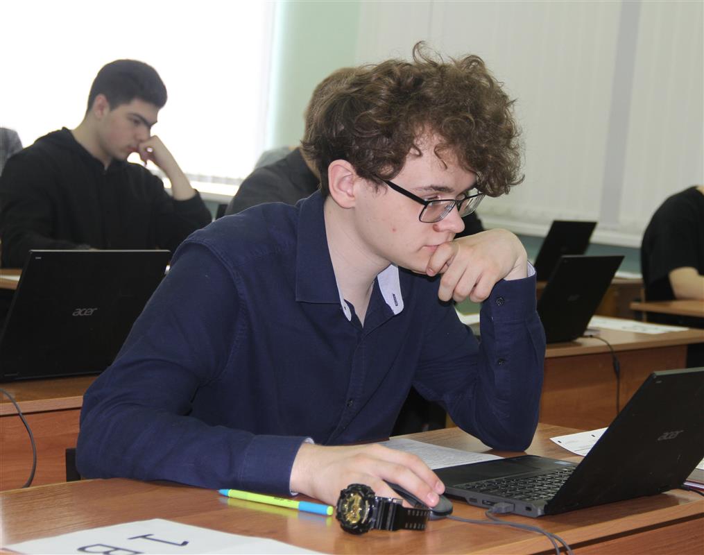 Костромские выпускники сдают ЕГЭ по информатике и ИКТ