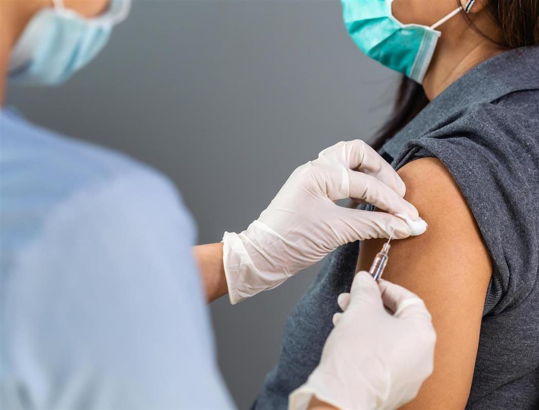 Прививки от гриппа сделали уже более 102 тысяч жителей Костромской области