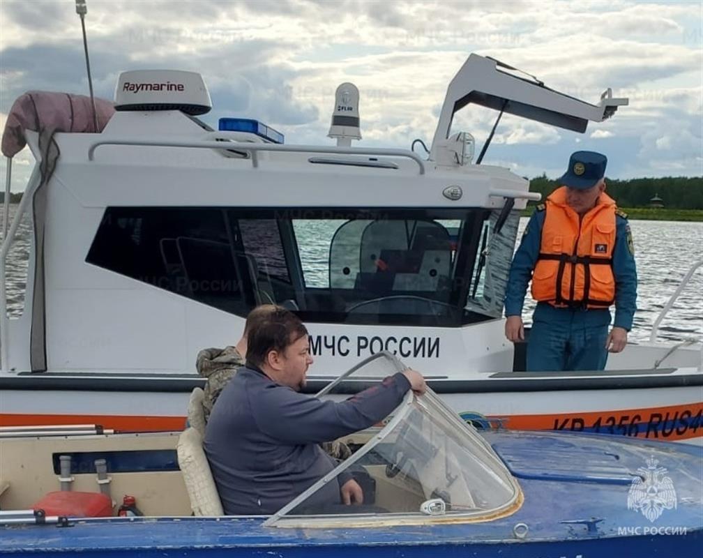Владельцев лодок на костромских реках штрафуют за нехватку спасательных жилетов
