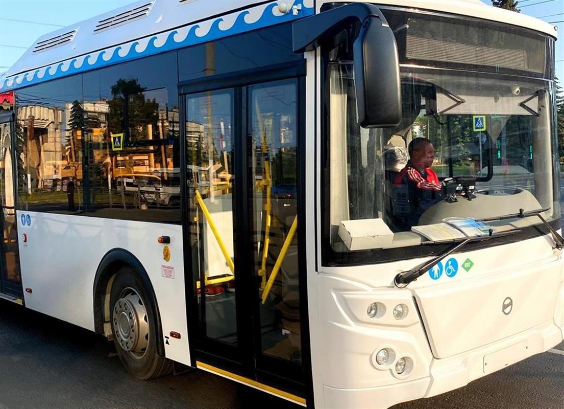 На остановках в Костроме старые ларьки заменяют современными автопавильонами 