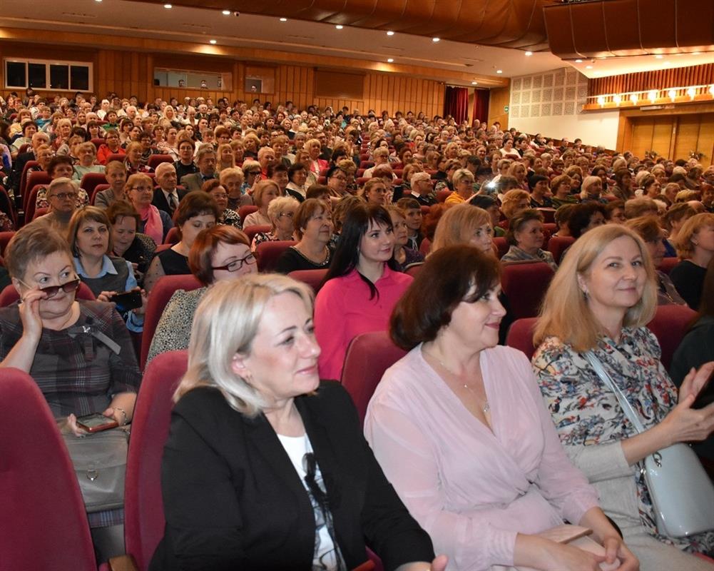В Костроме прошло торжественное собрание, посвящённое Международному женскому дню

