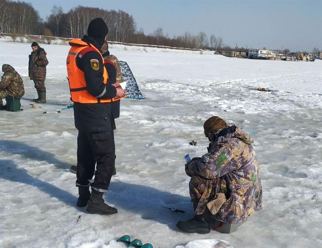 Спасатели взяли на особый контроль излюбленные места костромских рыбаков 