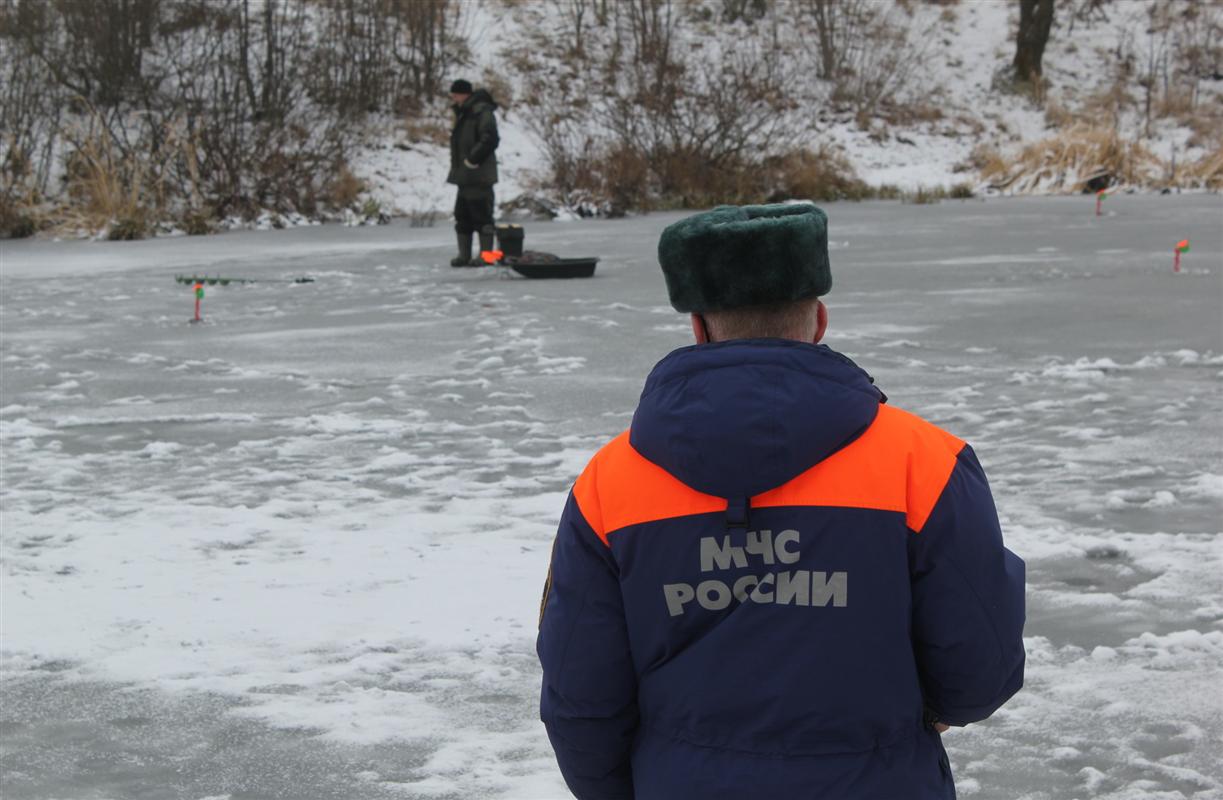 Бесстрашные костромские рыбаки уже выходят на лед