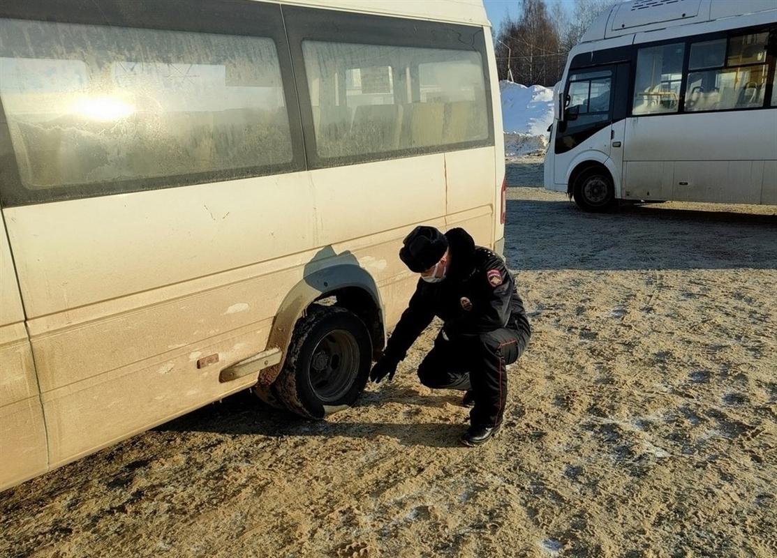 В Костроме инспекторы ГИБДД проверили пассажирские автобусы