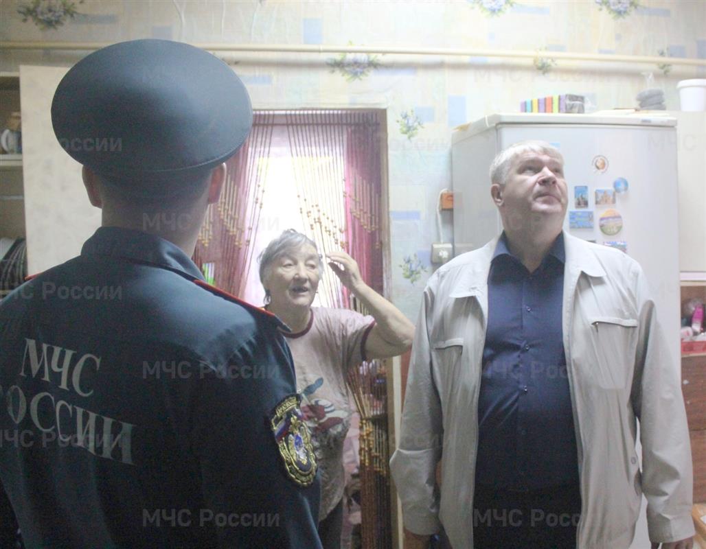 Жителям деревянных домов в Костроме напоминают правила пожарной безопасности
