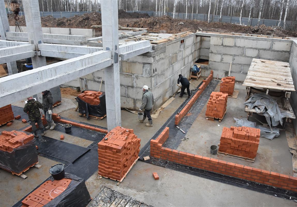 Строительство школы в поселке Волжском идет в соответствии с графиком