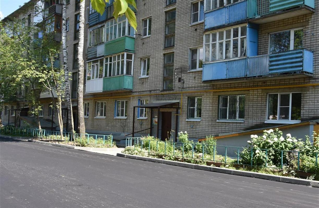 В Костроме активно асфальтируют дворы: где работы уже завершены?