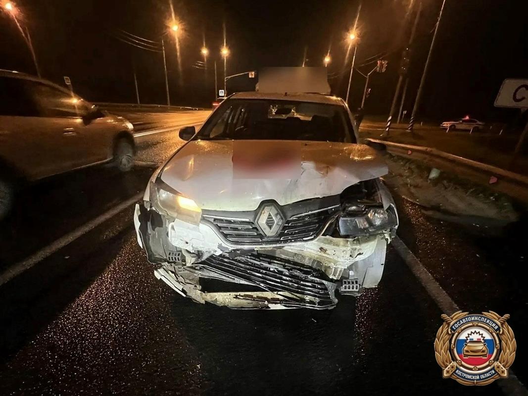 При столкновении двух авто на костромской трассе пострадали водитель и пассажирка