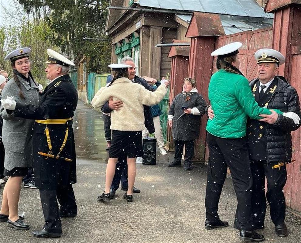 Костромские ветераны принимают поздравления с Днём Победы