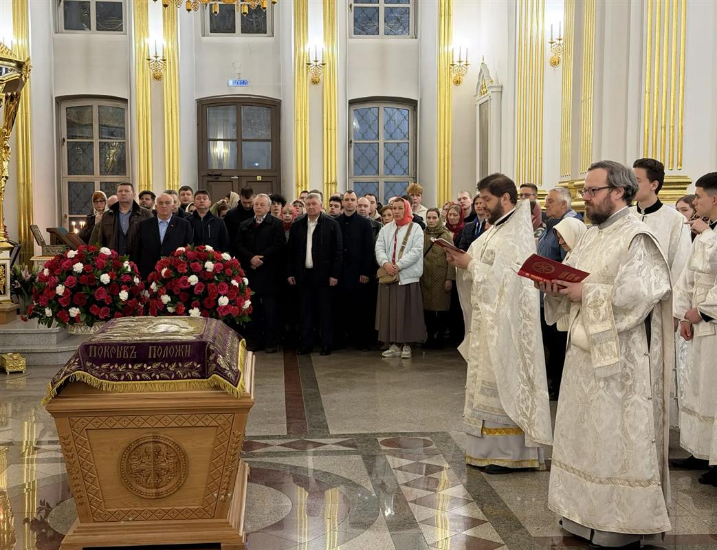Пасхальная служба прошла в Богоявленском соборе Костромского кремля
