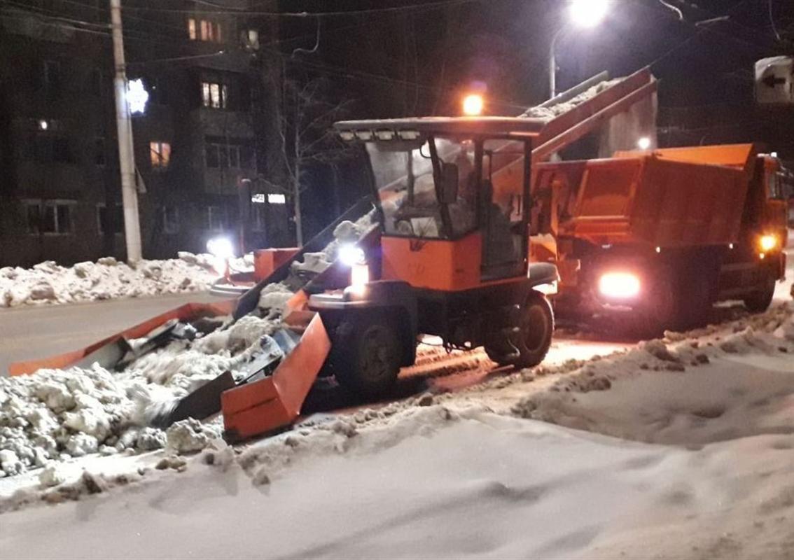 За одну ночь с костромских улиц вывезли более 5 тысяч кубометров снега