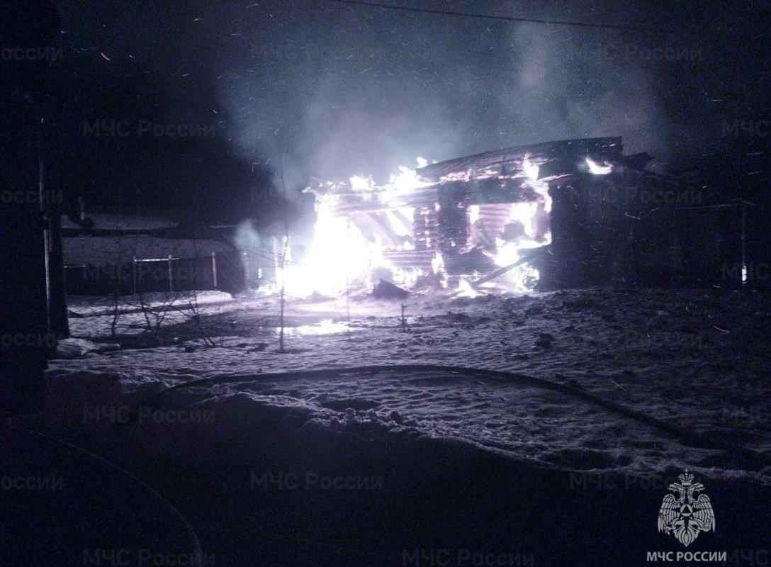 В костромской деревне при пожаре в частном доме погибли два человека
