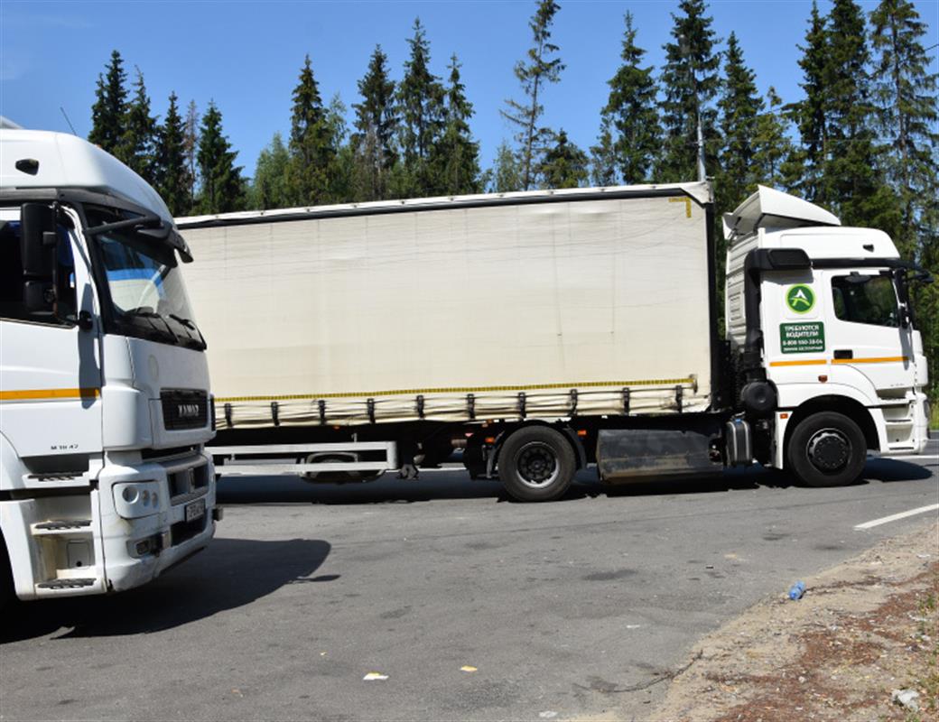 В выходные дни в Костроме обнаружили 20 большегрузов, припаркованных с нарушениями