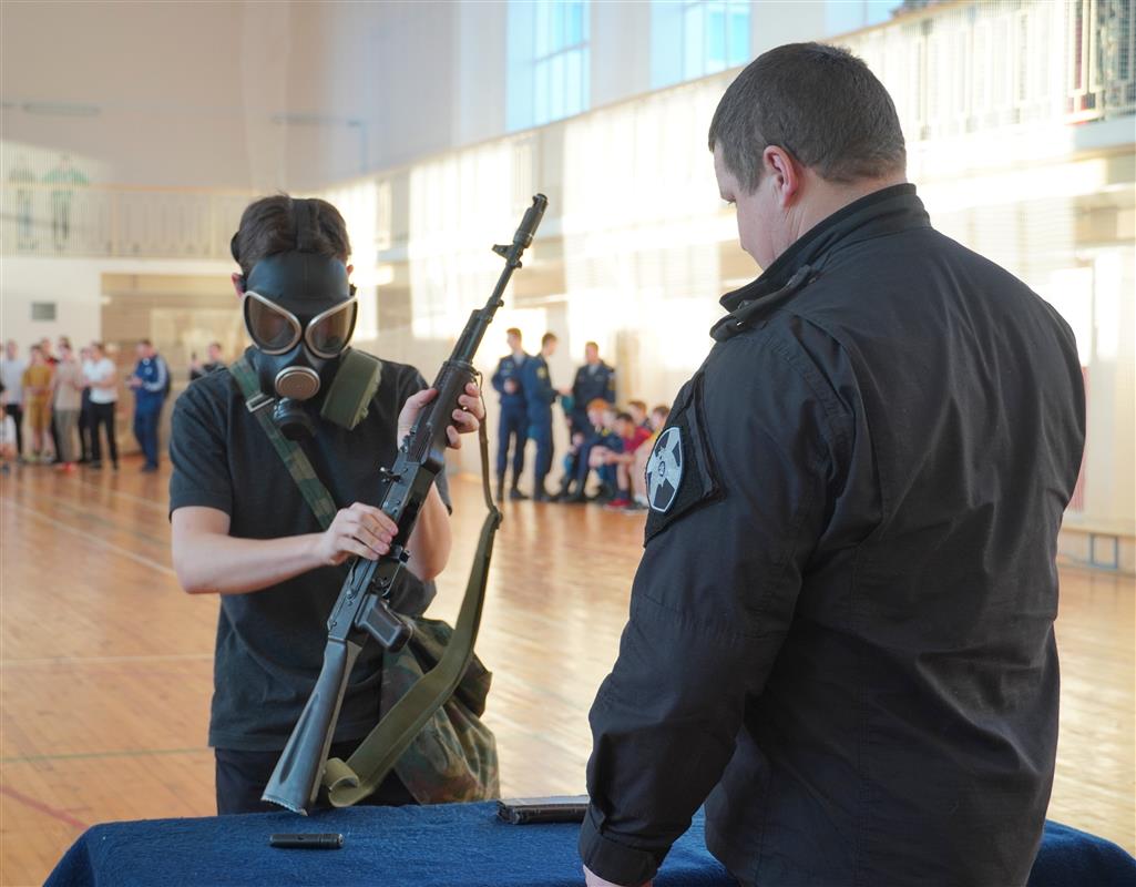 Костромские школьники поборолись за победу в военно-спортивной эстафете Росгвардии 