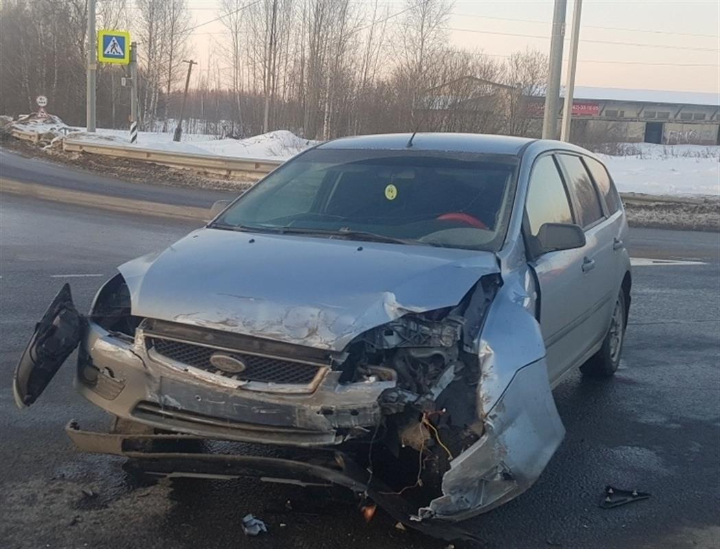 При столкновении двух иномарок в Костромском районе пострадали пассажиры