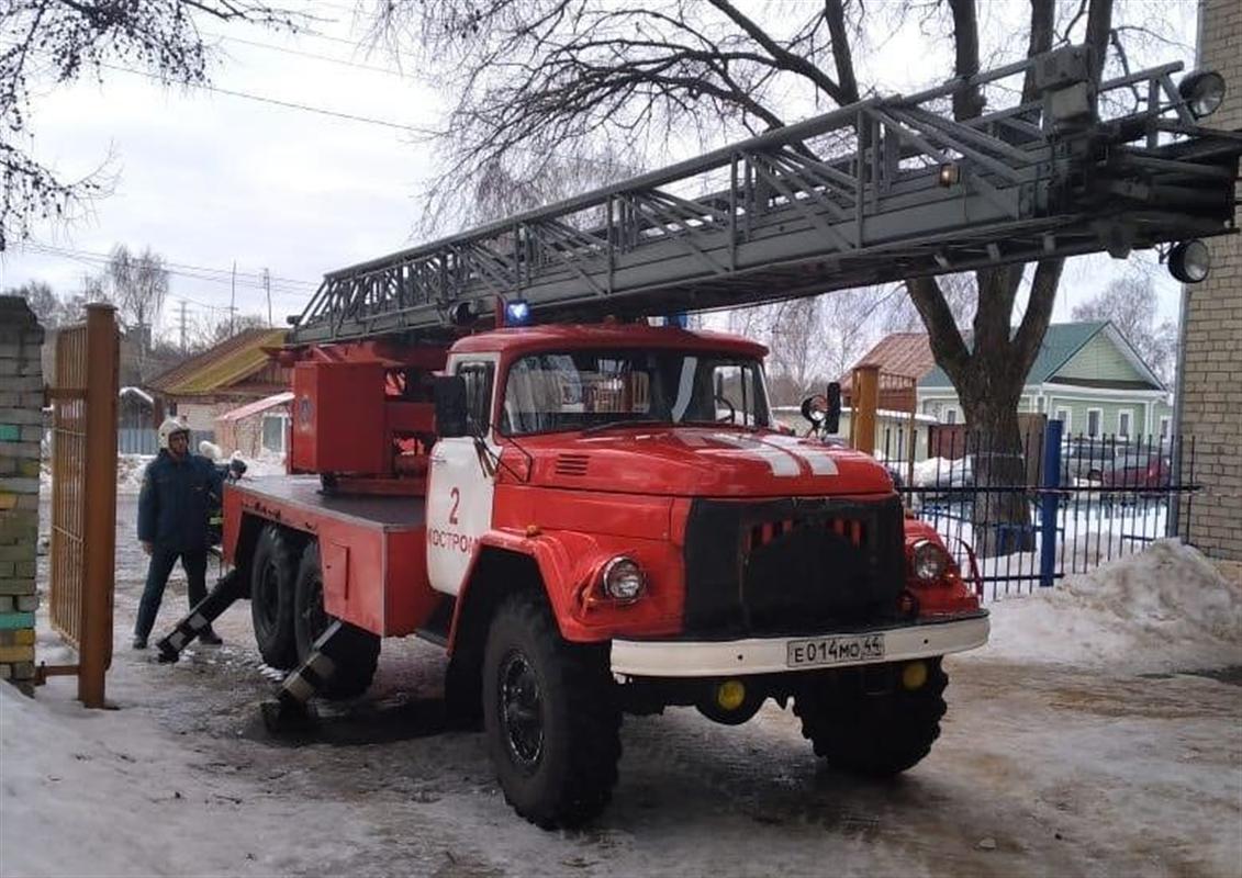 В костромской школе №10 тушили условный пожар и эвакуировали учащихся
