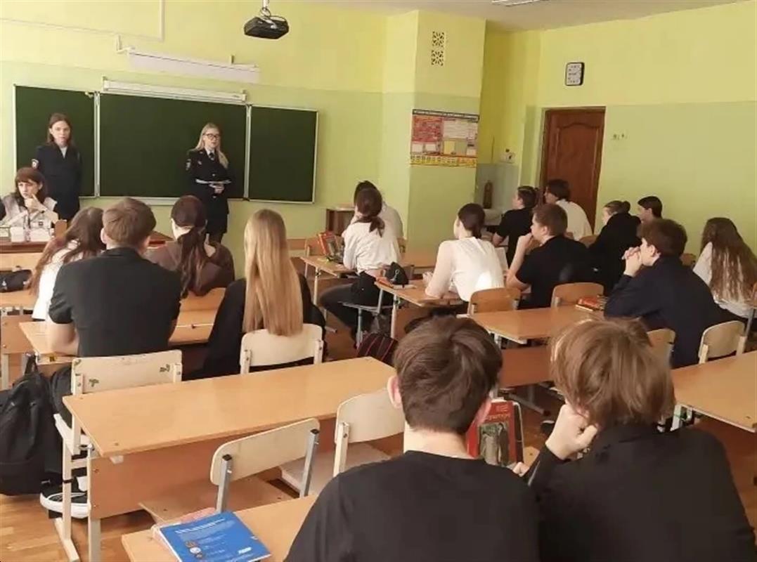 Костромских старшеклассников учат безопасному поведению в Интернете