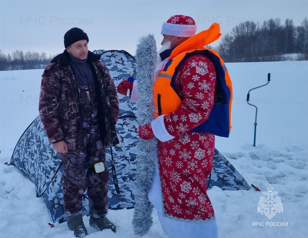 К рыбакам на костромских реках пришёл Дед Мороз специального назначения 