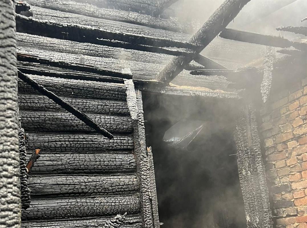 Рано утром в Костроме снова загорелся дом на улице Галичской