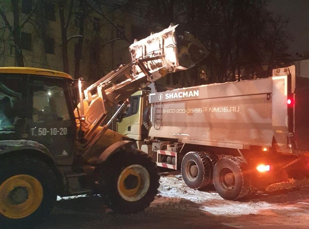 Сотни тонн снега вывезли из Костромы за выходные