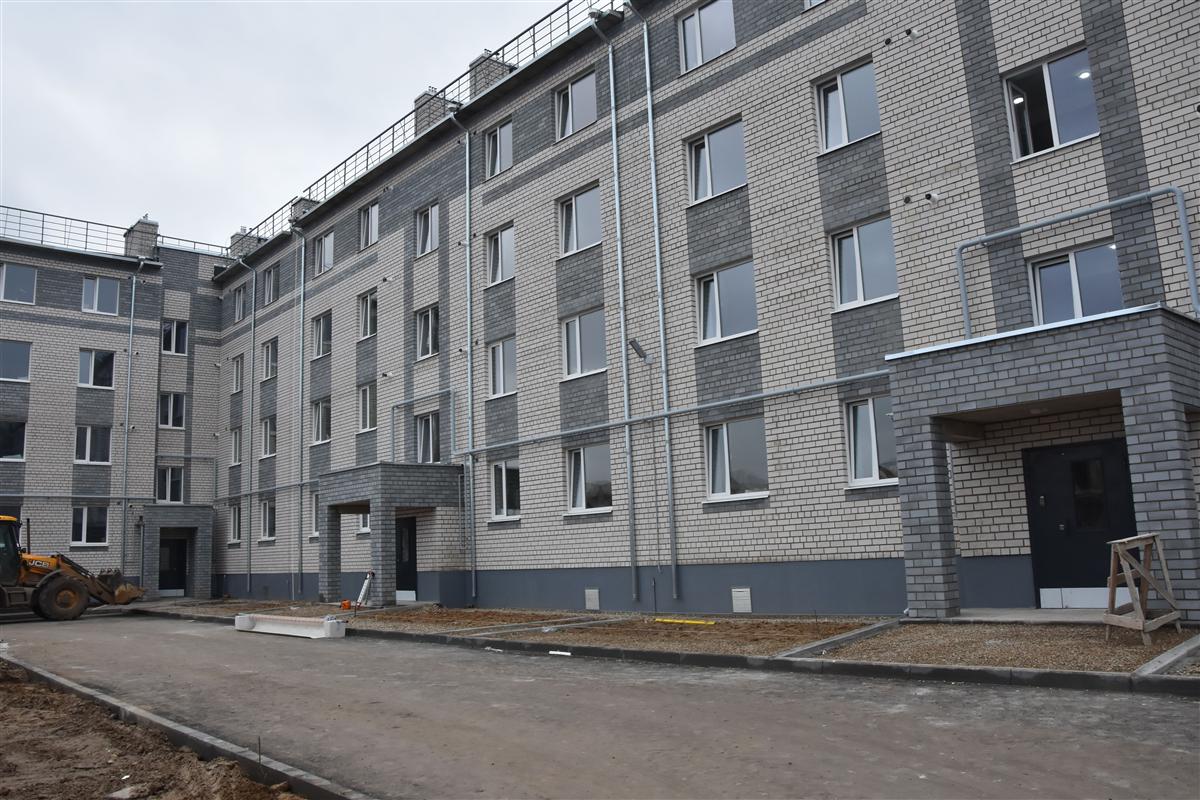 В доме, построенном в Костроме по программе переселения, идут отделочные работы
	