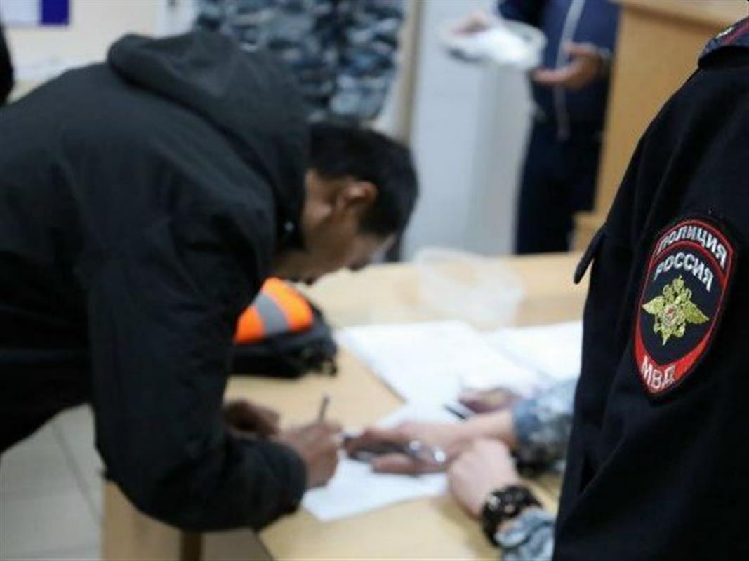 Костромские полицейские выдворили ещё шестерых мигрантов, нарушивших закон
