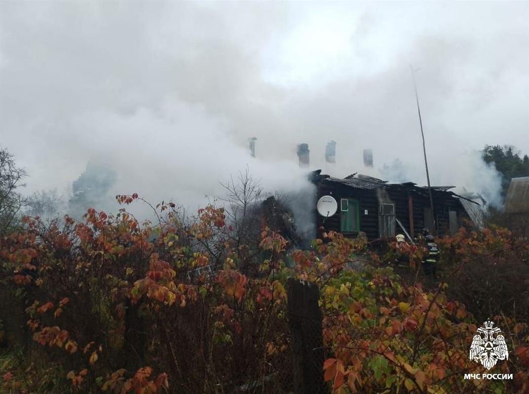В Костромском районе пожар уничтожил четырёхквартирный жилой дом
