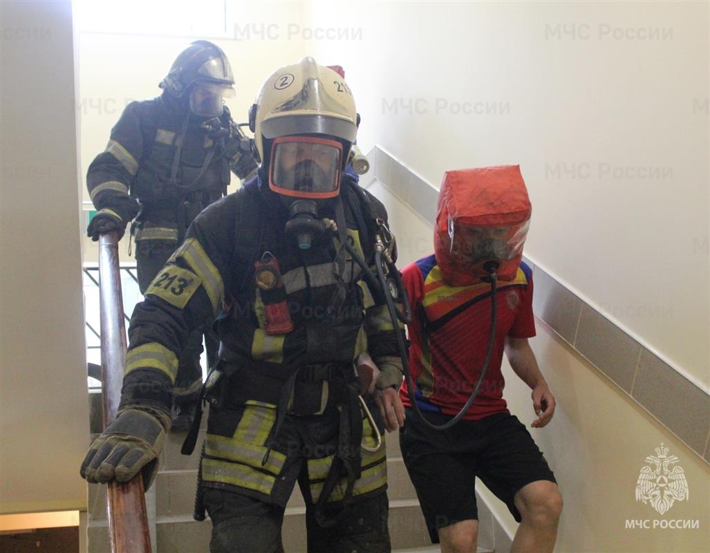 В Костроме прошли пожарно-тактические учения в общежитии Академии РХБ защиты