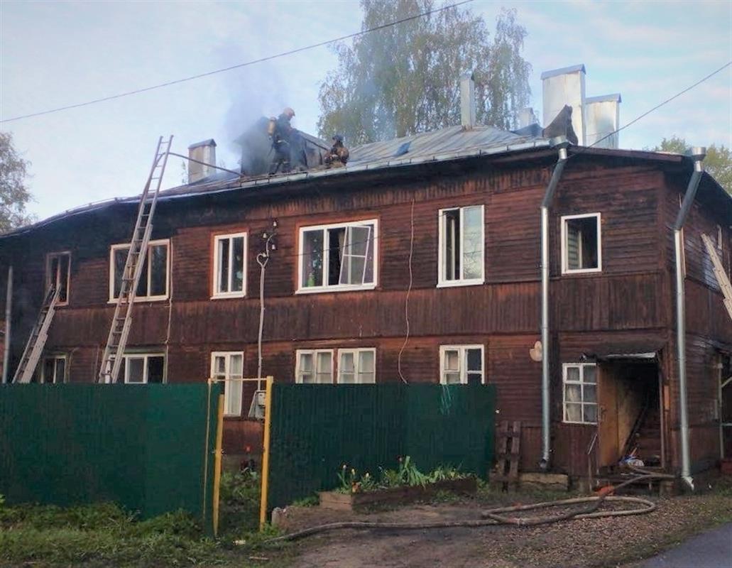 Пострадавшим при пожаре жителям дома в Костроме оказывают необходимую помощь
