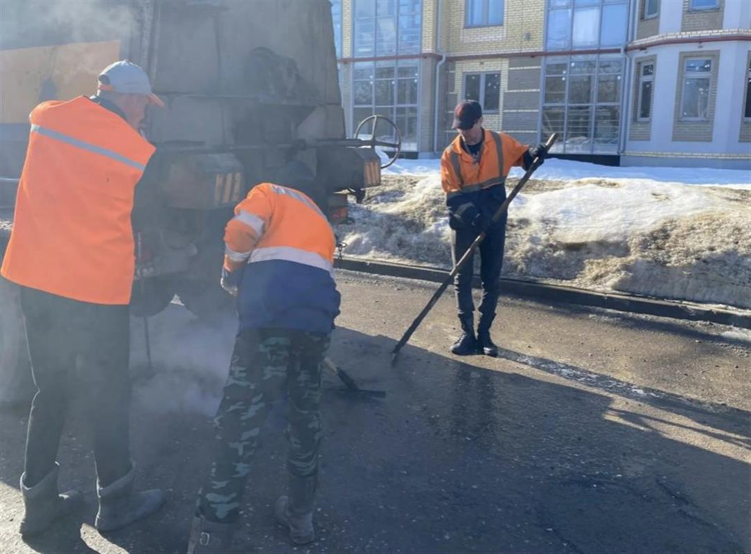 В Костроме после зимы проводится восстановительный ремонт дорог