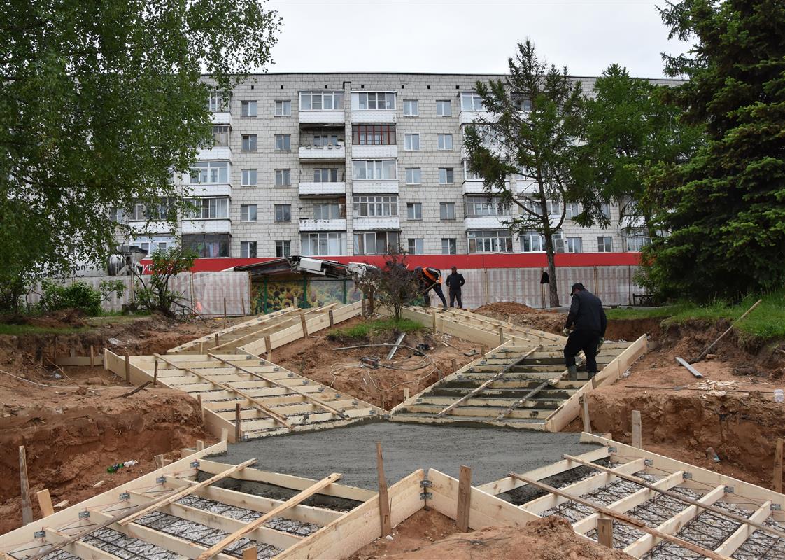 В Костроме по нацпроекту благоустраивают сквер в Заволжье