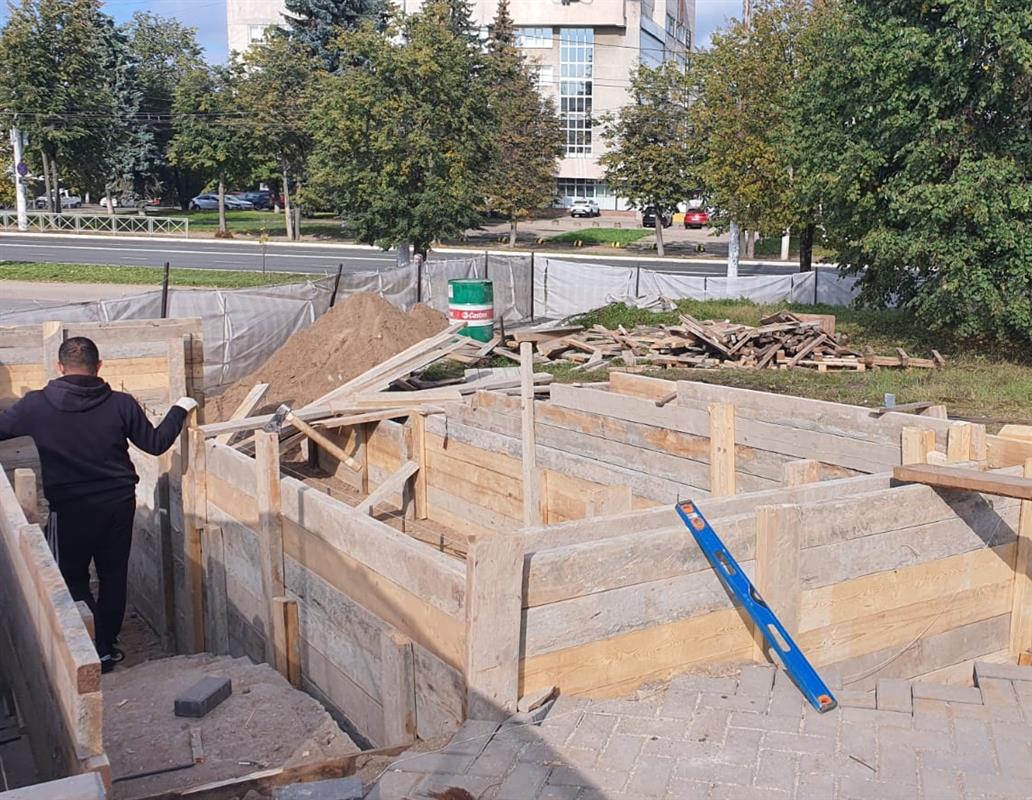 В Костроме продолжается благоустройство территории у цирка