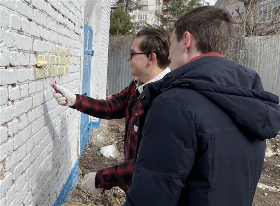 Более 20 противозаконных надписей закрасили на стенах костромских многоэтажек