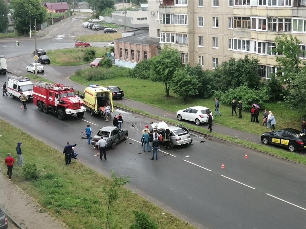 Красногорск последние новости происшествия. Происшествие в Костроме. Авария на Костромском проспекте.