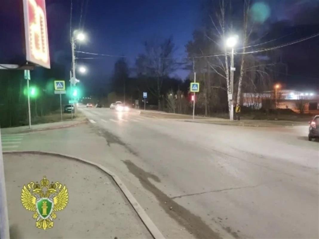 Юный костромич, перебегавший дорогу на красный свет, оказался под колёсами авто