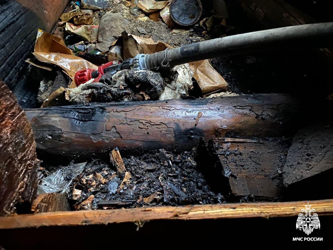 В МЧС назвали возможную причину пожара в жилом доме на улице Мясницкой в Костроме 
