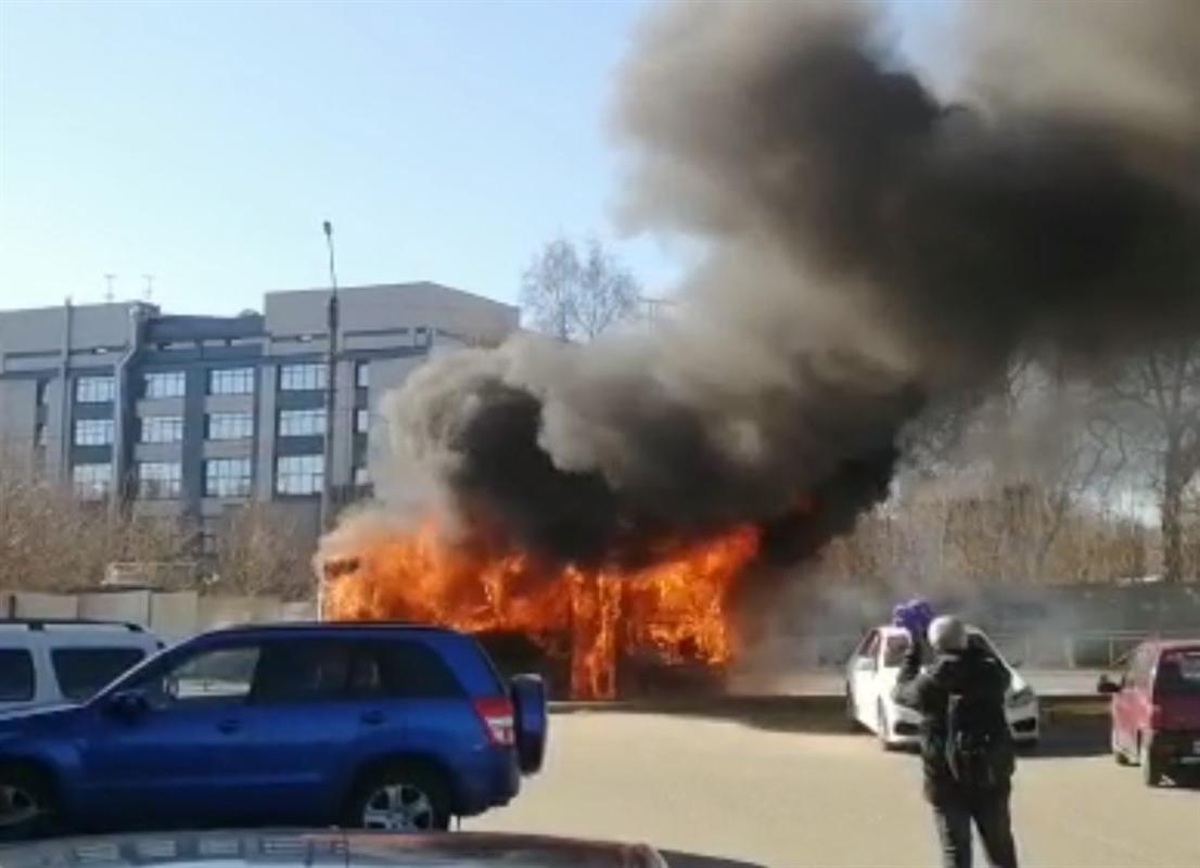В Костроме загорелся пассажирский автобус «Паз»
