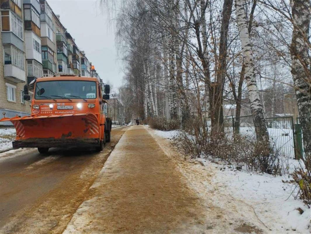 Более 750 тонн противогололёдной смеси высыпали на костромские улицы в выходные дни