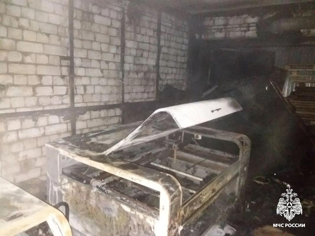 В производственном помещении на улице 2-й Волжской в Костроме произошёл пожар