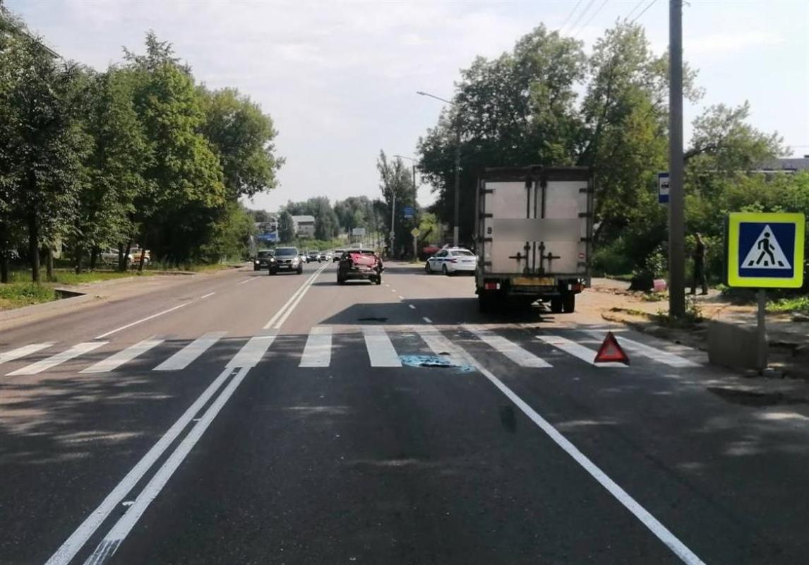 В Костроме при столкновении двух автомобилей пострадала женщина-пешеход
