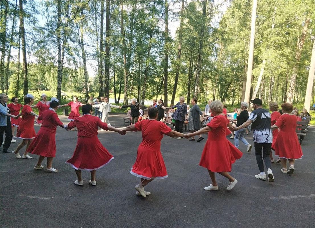 В пятничный вечер костромичей приглашают на танцы «Под ретро»