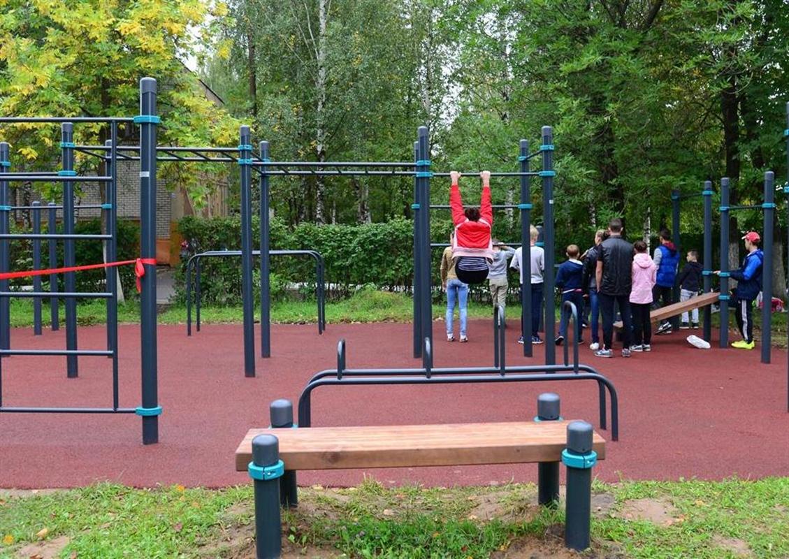 Новую спортивную площадку строят в Костроме