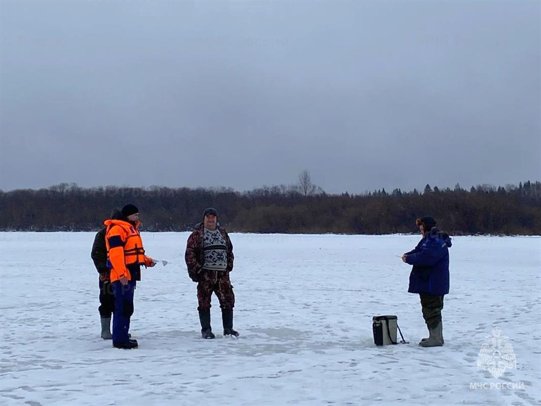 МЧС: с каждым днём структура льда на костромских водоёмах меняется