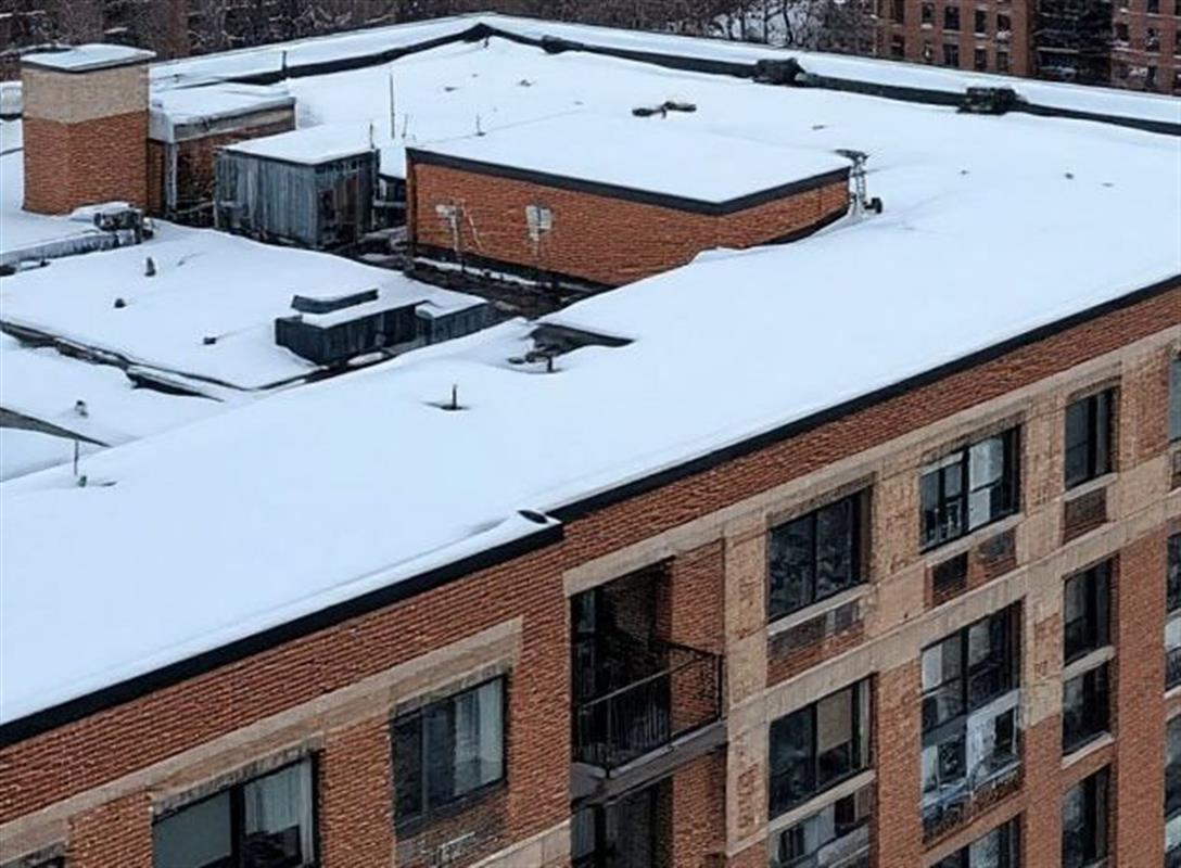 «Народный инспектор» призывает к ответственности костромские УК за неубранный с крыш снег