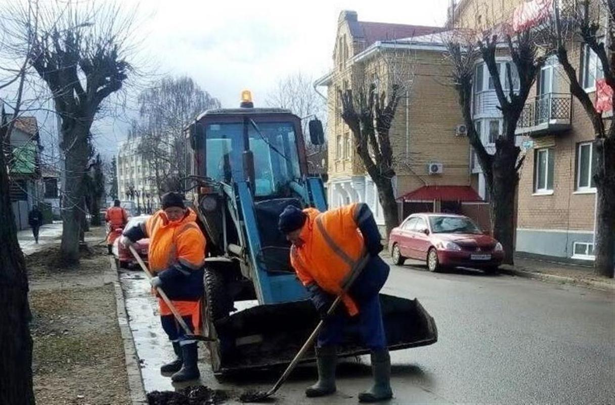 Приводить в порядок Кострому после зимы начнут с понедельника
