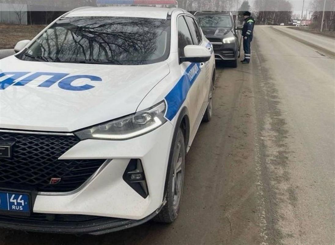 На костромских дорогах выявили 60 нарушений, связанных с выездом на «встречку»