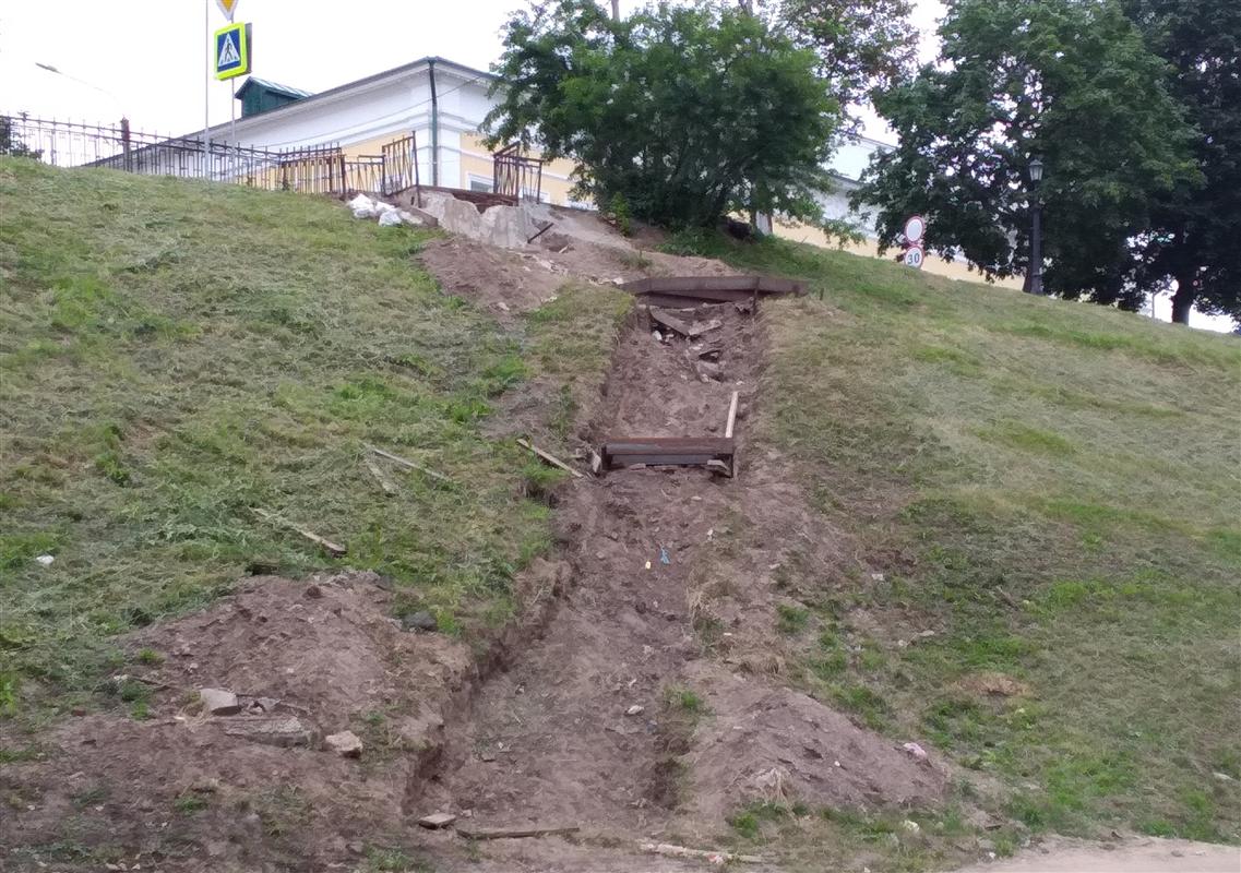 В Костроме исчезла лестница на спуске с Муравьевки