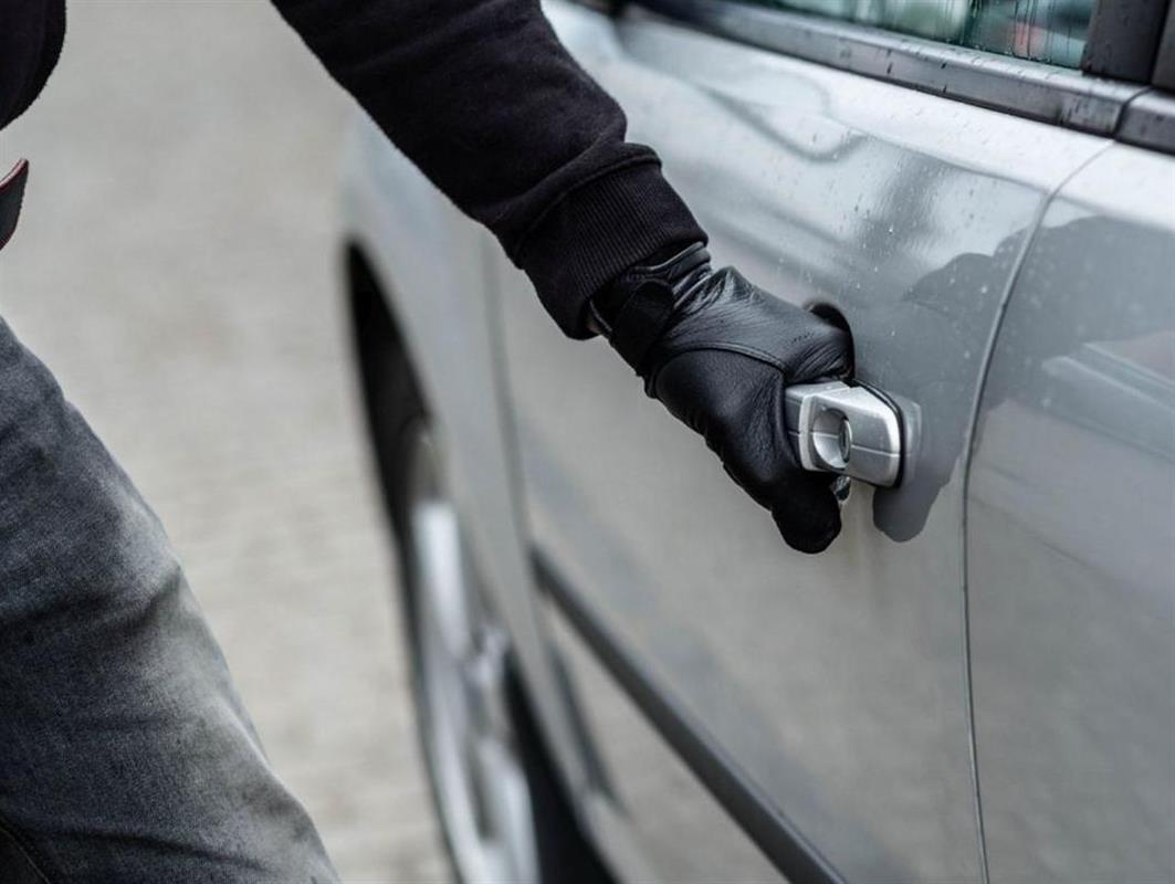 Подозреваемого в грабеже и угоне авто в Костроме задержали по «горячим следам»