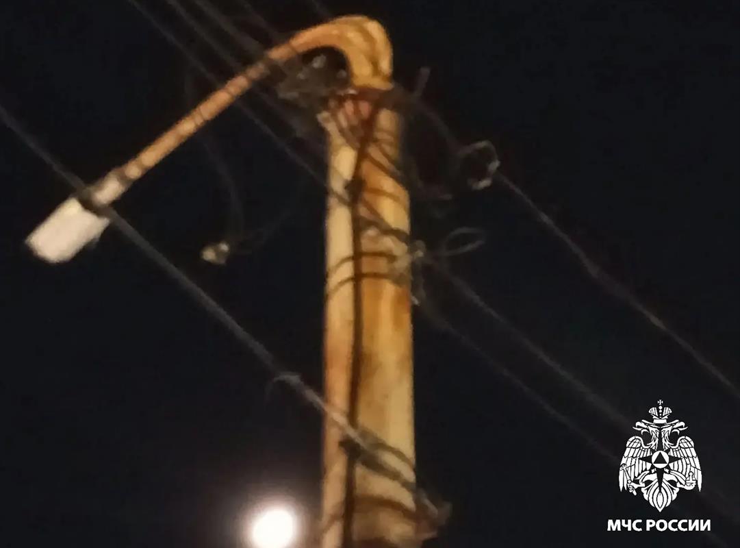 Заискривший уличный фонарь на площади Широкова испугал костромичей