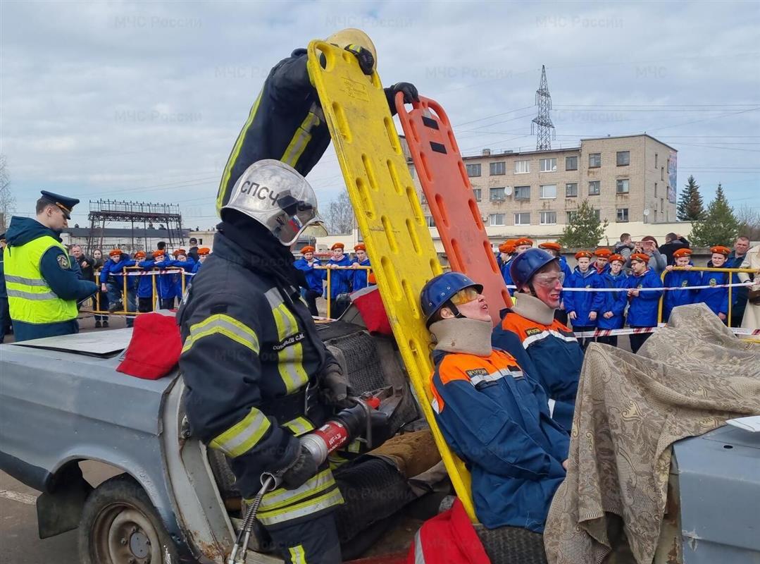 Соревнования по ликвидации последствий ДТП прошли в Костроме 